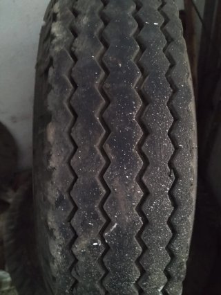 4 Ruedas 7.50R16 Buen Estado