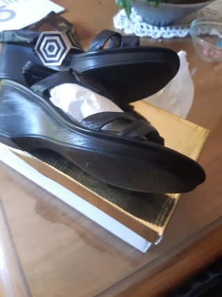 Sandalias negras y plateadas mujer