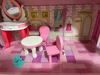 Casita de muñecas rosa