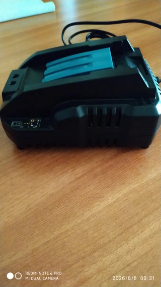 cargador de bateria tipó maquita