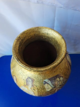 Vaso decoupage artigianale con figure classiche