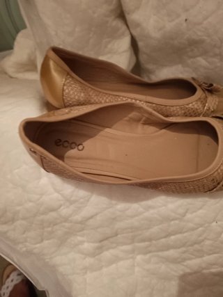 Manoletinas Ecco charol T37 beige