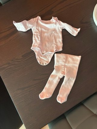 Lote de ropa talla de 0 a 1 mes y otras de 3 meses