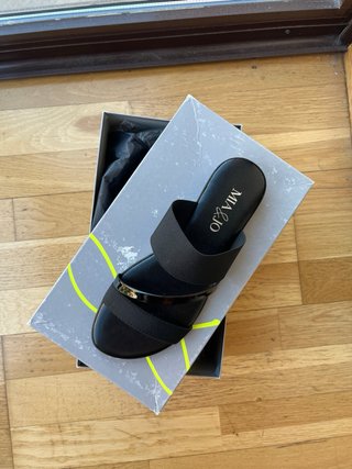Sandalias negras planas MIA&JO