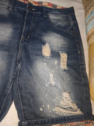 Pantalones cortos vaqueros desgastados
