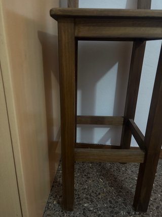 Silla alta de madera