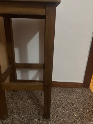 Silla alta de madera