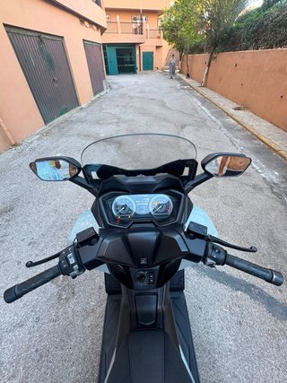 Honda Forza 2023 - Pocos km, como nueva.