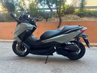 Honda Forza 2023 - Pocos km, como nueva.