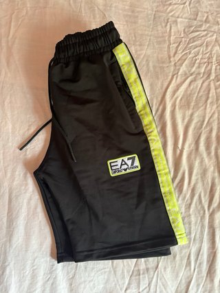 Conjunto EA7 negro y verde