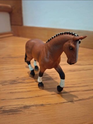 Set di 5 cavalli Schleich in ottime condizioni.