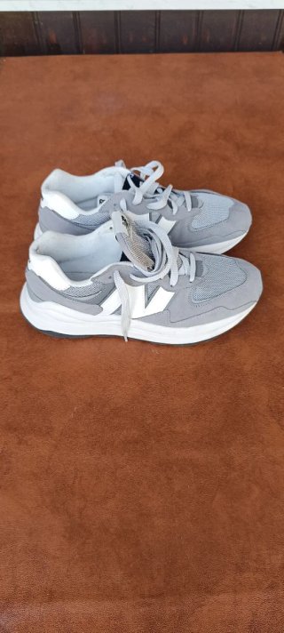 Scarpe New Balance grigie e bianche