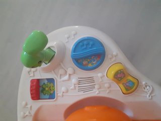 Piano Fisher Price infantil con ruedas