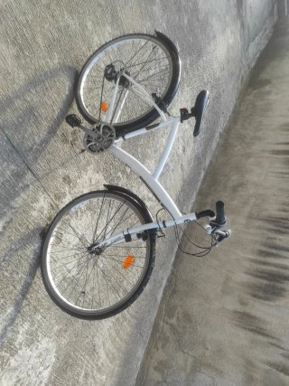 Bicicleta de paseo blanca