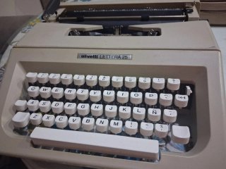 Máquina de escribir Olivetti Lettera 25