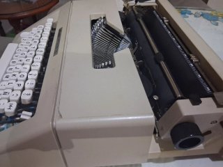 Máquina de escribir Olivetti Lettera 25