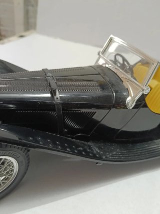 Jaguar 1/18 Negro