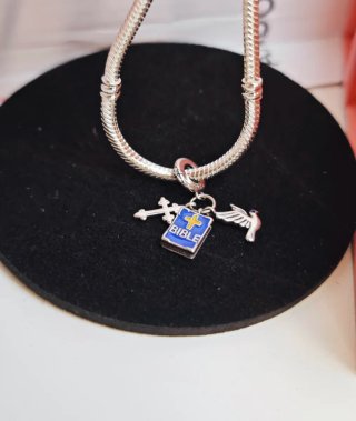 Charm para Pandora Biblia Cruz Paloma Plata