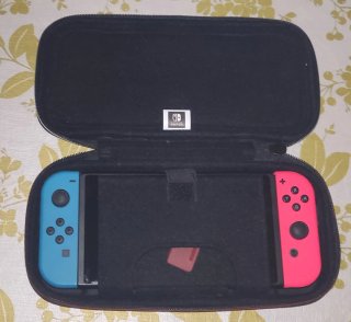 Nintendo Switch V2 + funda de viaje