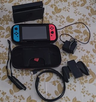 Nintendo Switch V2 + funda de viaje