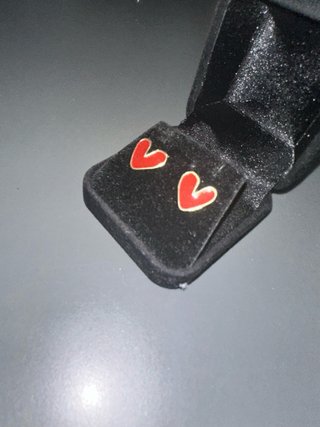 Pendientes Corazón Dorados con Caja Negra