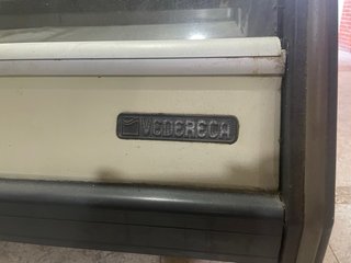 Vitrina expositora refrigerada sobre mostrador