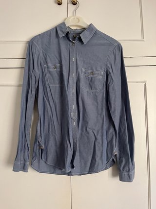 Camisa azul claro tipo tejana