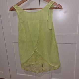 Blusa transparente con encaje