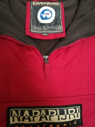 Abrigo Canguro rojo