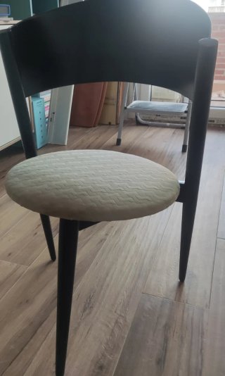 Sillas de comedor negras para restaurar (4 unidade