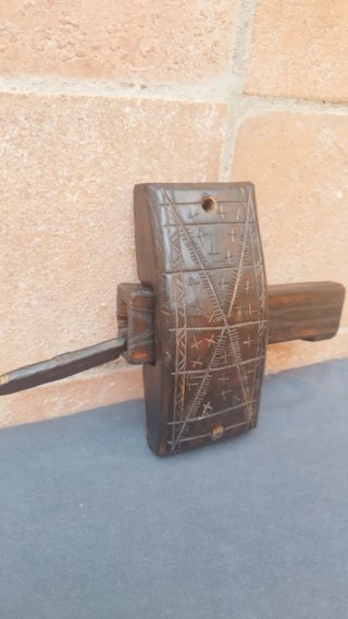 Cerradura de madera marroquí tallada