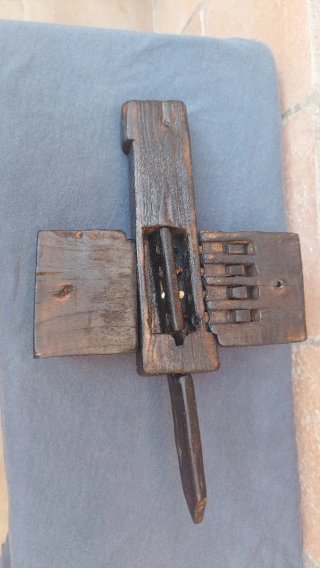 Cerradura de madera marroquí tallada