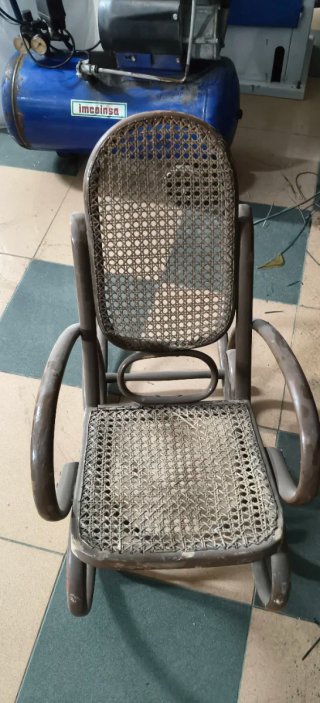 Scaffale per sedia a dondolo in legno curvato vintage