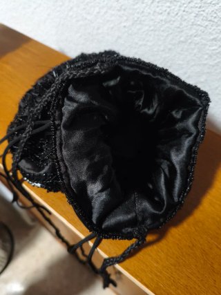Bolsito negro bordado azabache