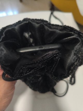 Bolsito negro bordado azabache