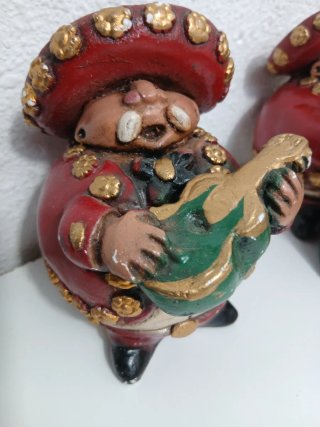 Lote 4 figuras mariachis escayola