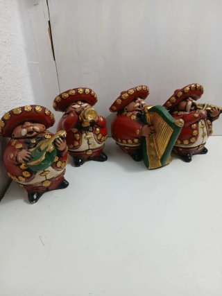 Lote 4 figuras mariachis escayola