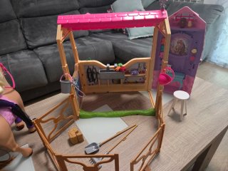 Establo Barbie con caballo y accesorios