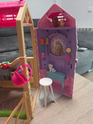 Establo Barbie con caballo y accesorios