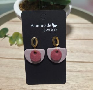Pendientes hechos a mano dorados y rosas