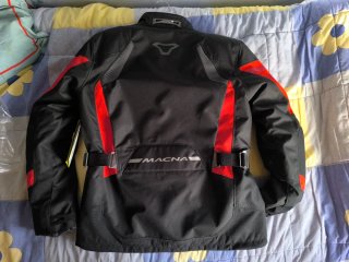 Chaqueta Moto Macna Negra y Roja