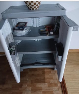 Armario de plástico gris y blanco de 70x95
