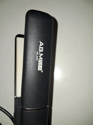 Piastra per capelli nera e rossa