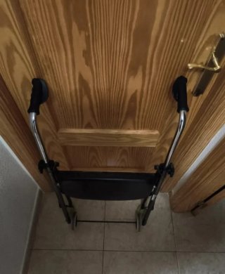 Andador plegable con asiento