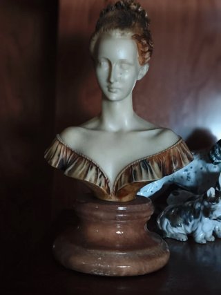 Figuras de porcelana y mármol Todas 20 euros