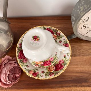 Taza y plato Royal Albert Old Country Roses