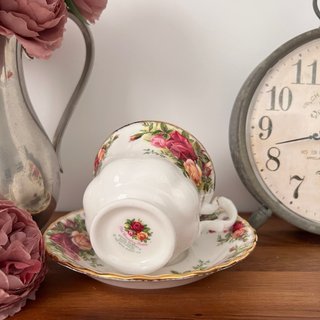 Taza y plato Royal Albert Old Country Roses
