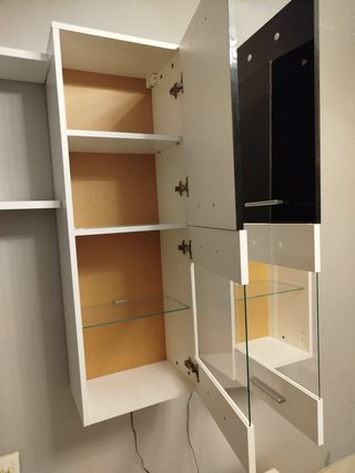 Mueble de salón blanco y negro