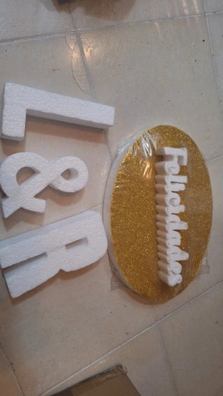 Letras Decorativas Blancas ILAN y tubos de confeti