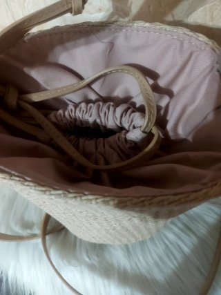 Bolso de rafia estilo cubo